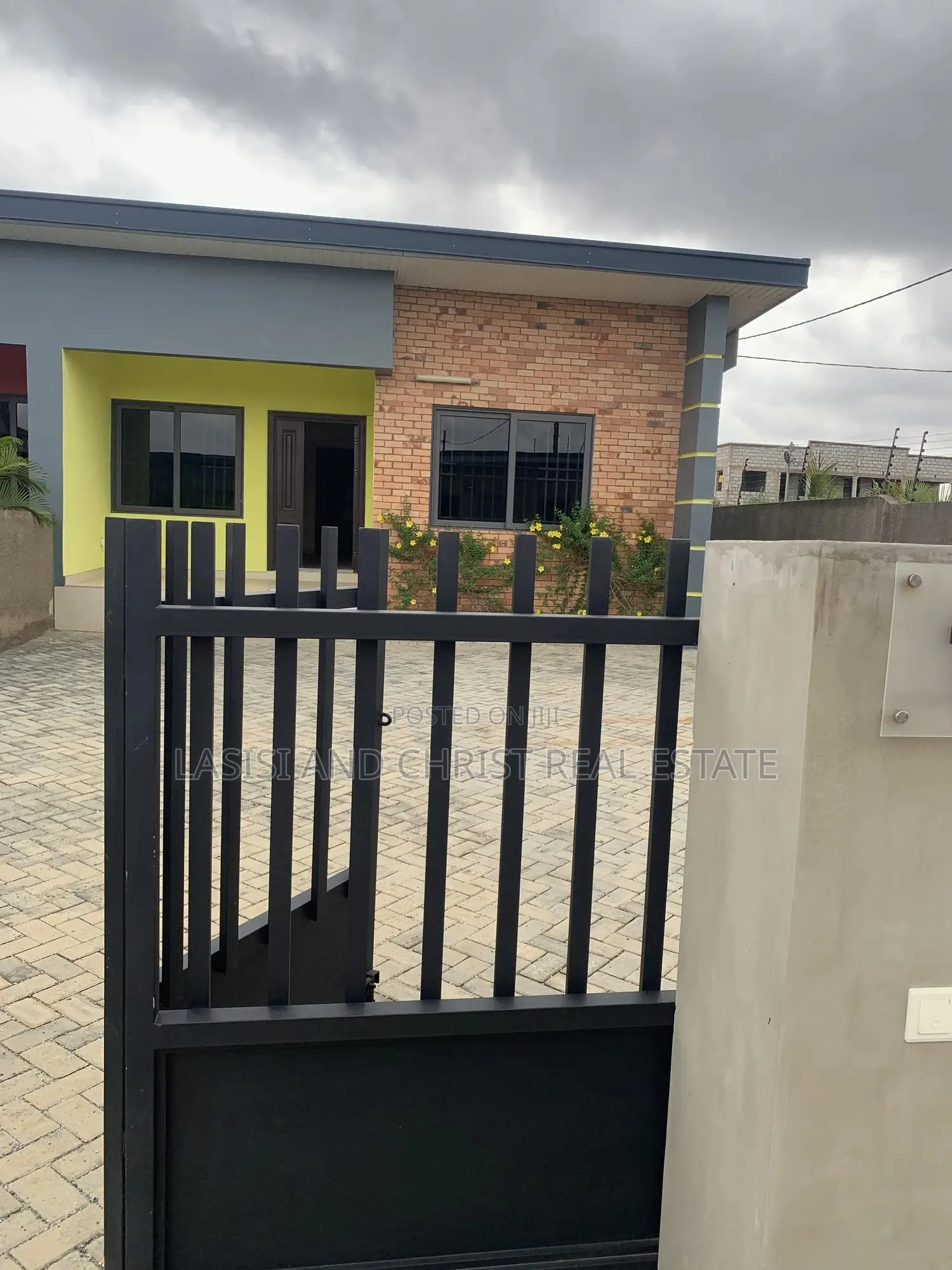 Mini Flat in Lasisi And Christ, Amasaman for rent