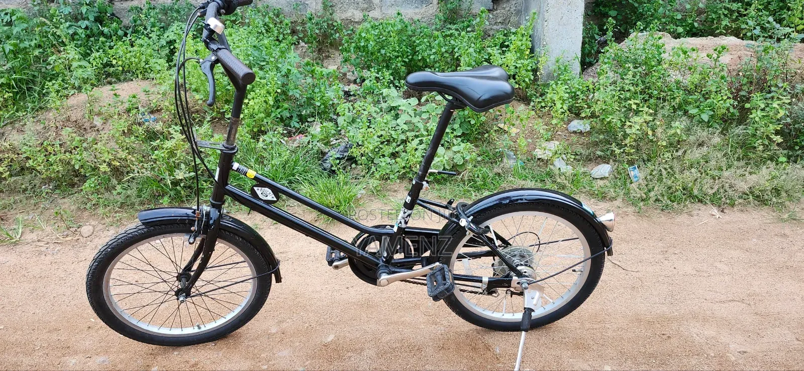 Bright Bycicle With 8 Gears