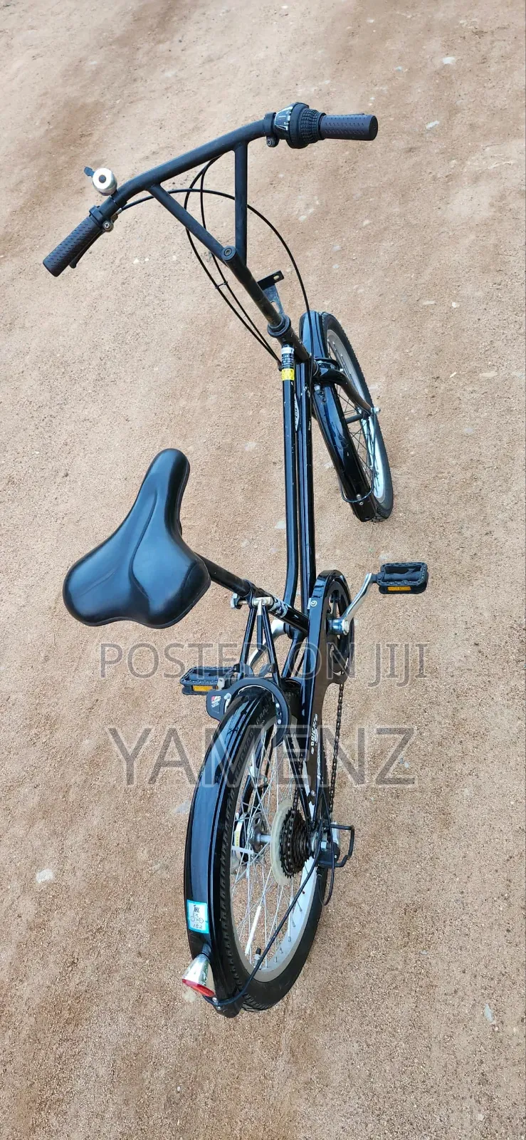 Bright Bycicle With 8 Gears