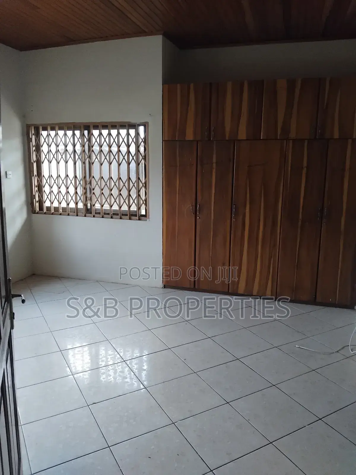 4bdrm Apartment in Ashomang Estate for rent
