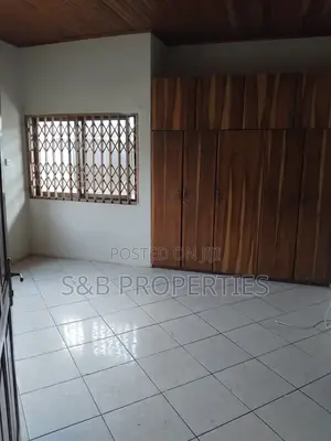4bdrm Apartment in Ashomang Estate for rent