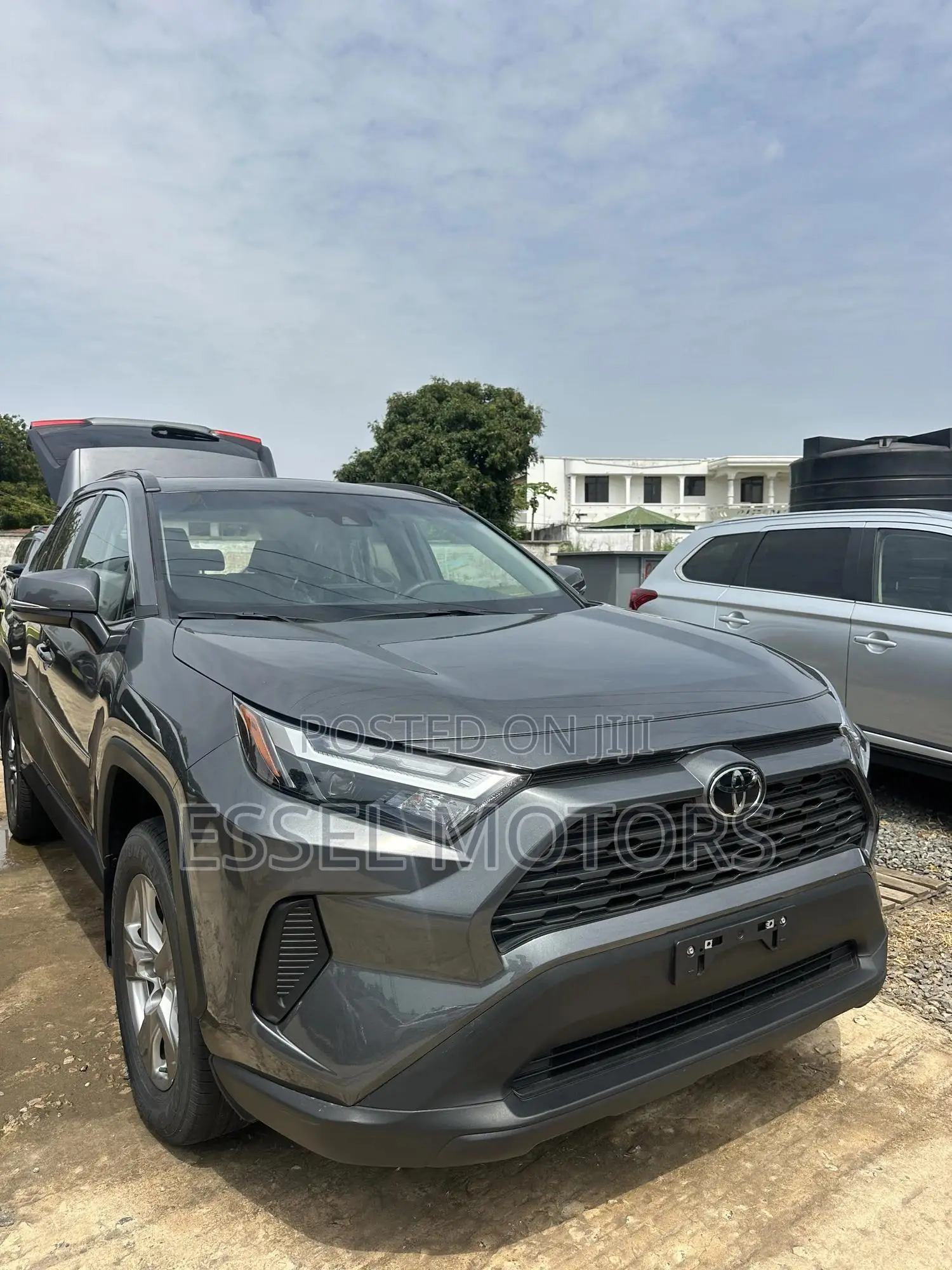 Toyota RAV4 XLE Premium AWD 2024 Gray