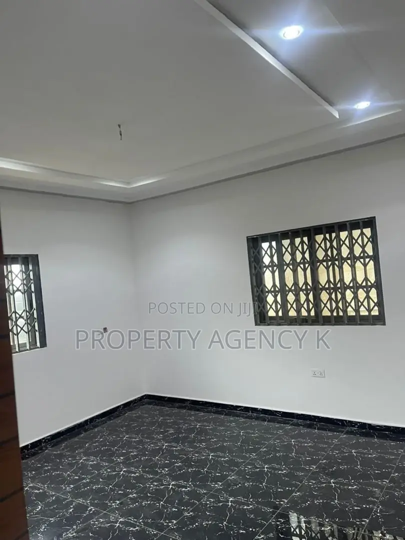 3bdrm Apartment in Kff, Old Barrier for rent