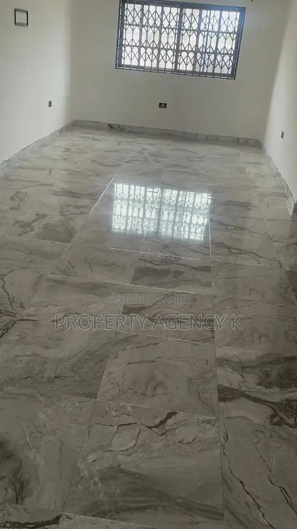3bdrm Apartment in Kff, Old Barrier for rent