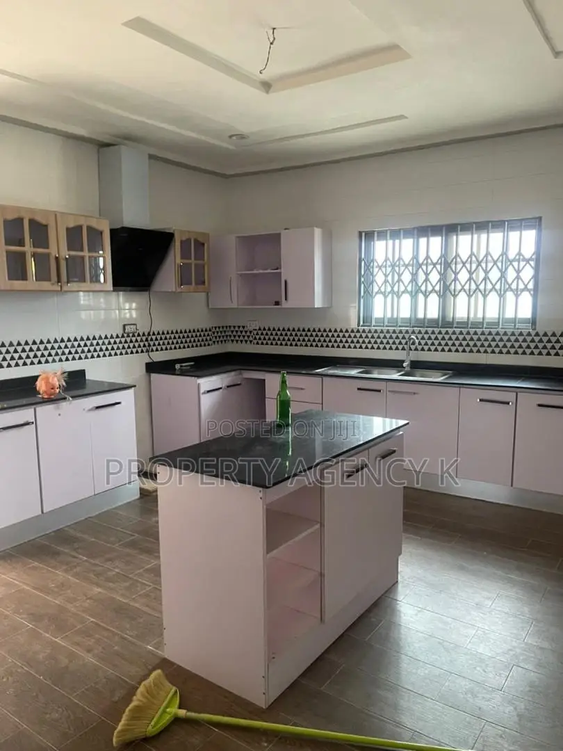 3bdrm Apartment in Kff, Old Barrier for rent