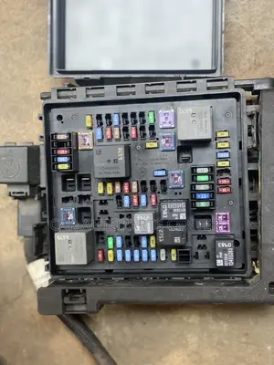 GMC Acadia 2017-19 Engine Fusebox