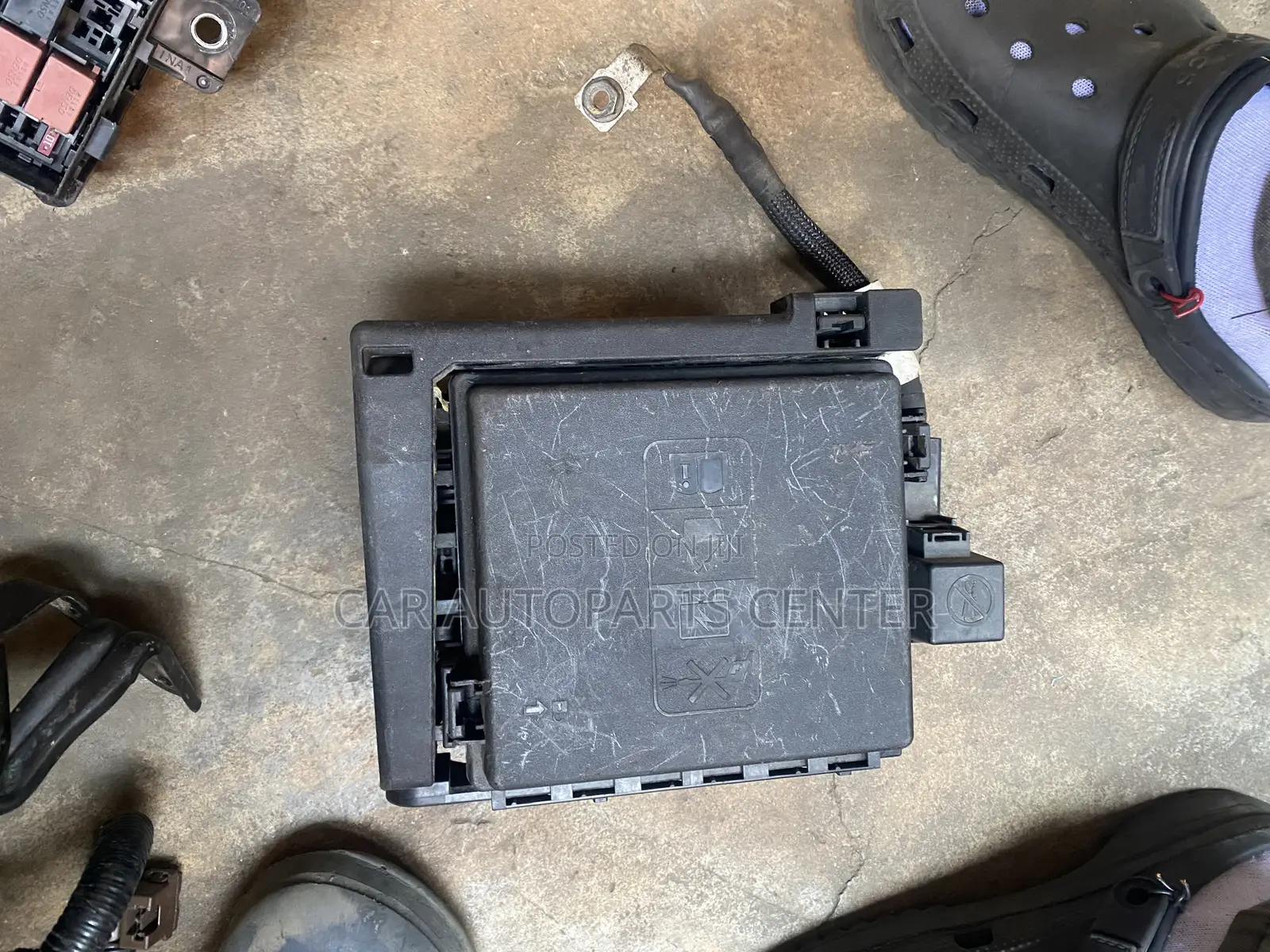 GMC Acadia 2017-19 Engine Fusebox