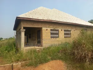 4bdrm House in Fawoade Bomfa, Kumasi Metropolitan for sale