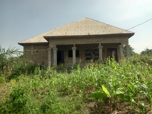 4bdrm House in Fawoade Bomfa, Kumasi Metropolitan for sale