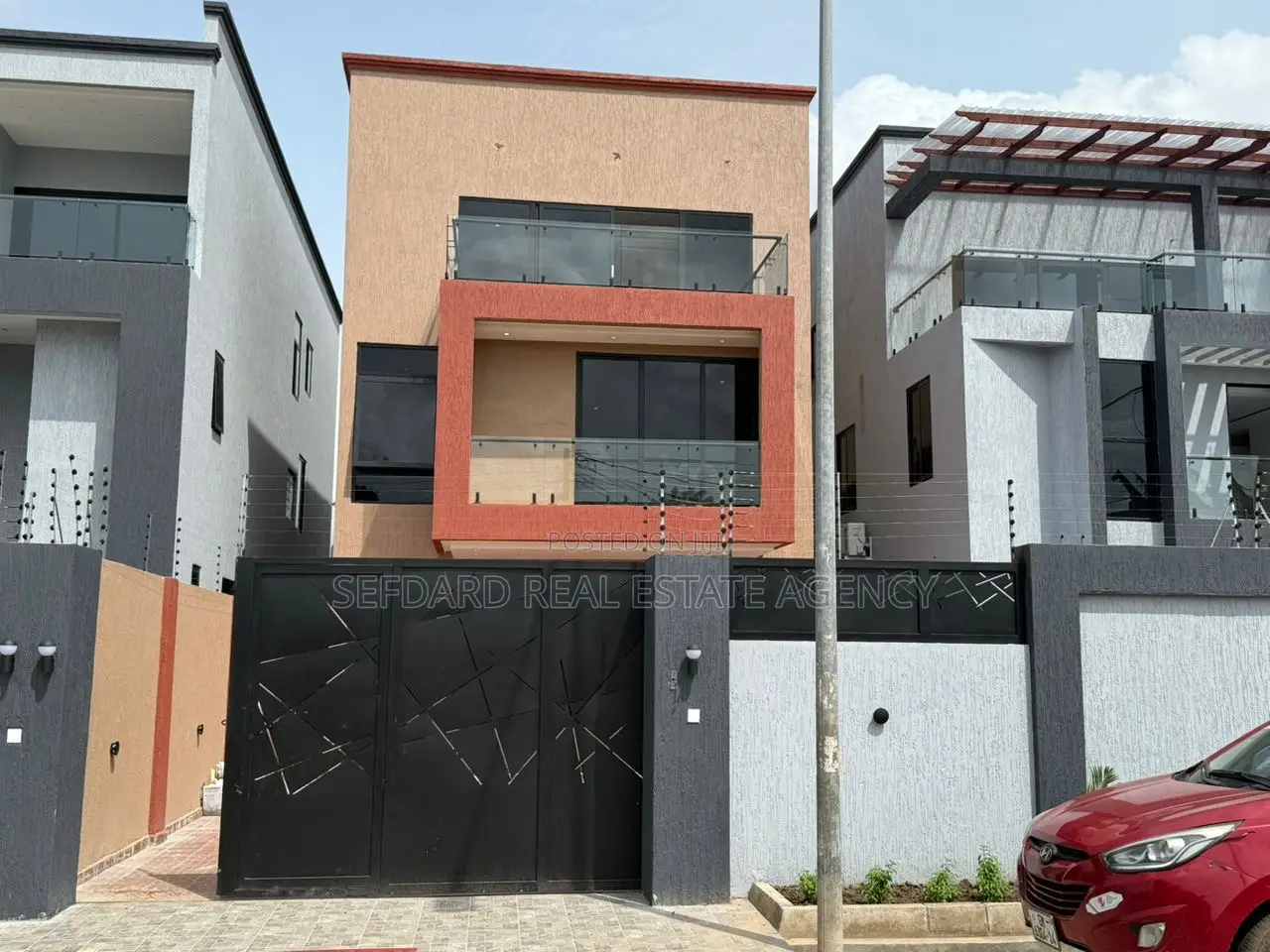 5bdrm Duplex in Lartebiokorshie for rent