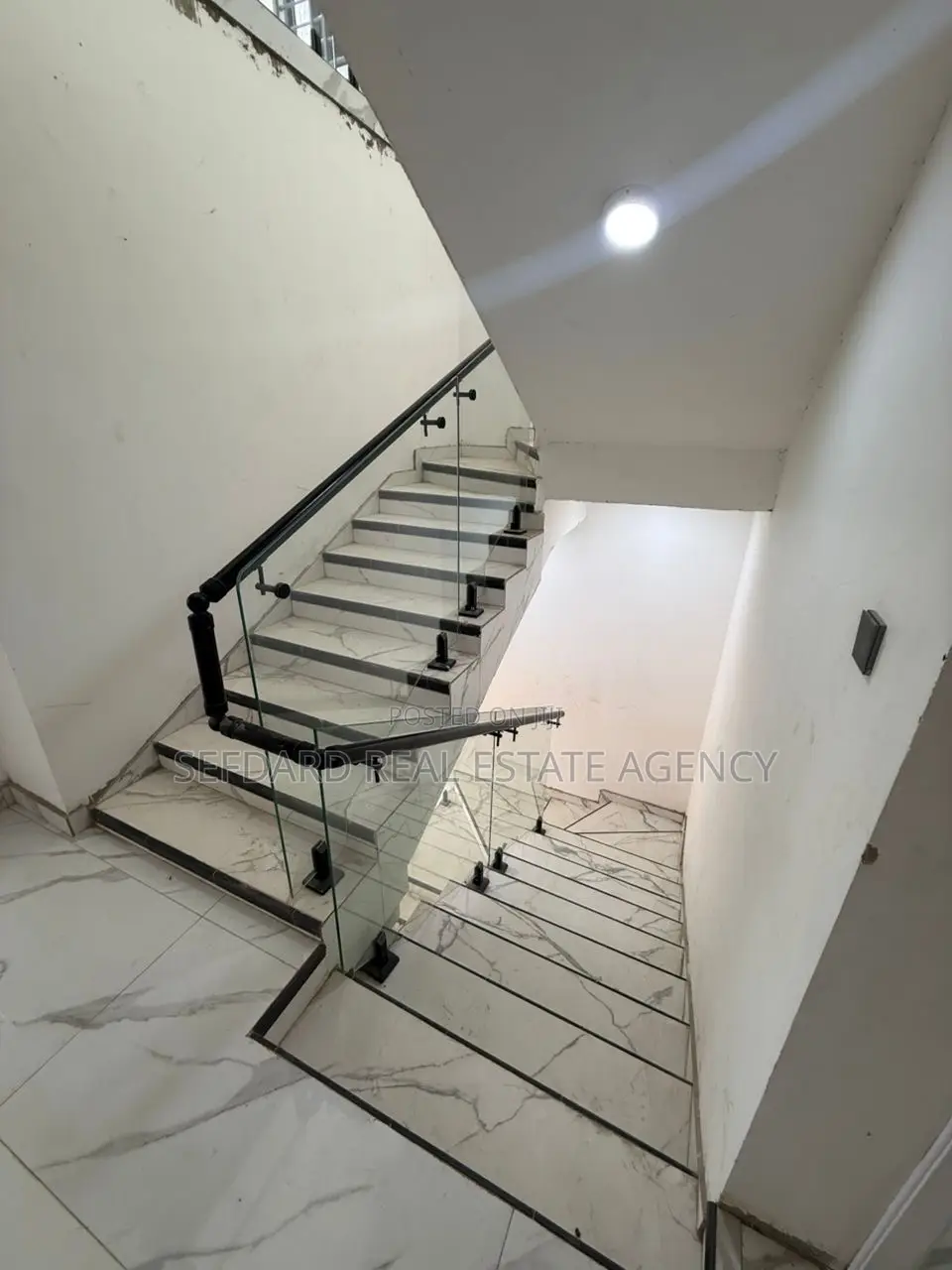 5bdrm Duplex in Lartebiokorshie for rent