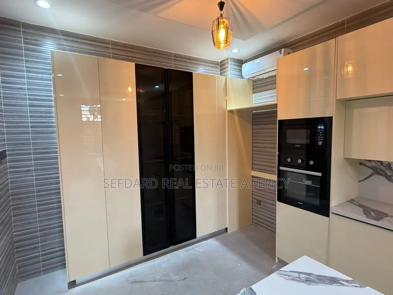 5bdrm Duplex in Lartebiokorshie for rent