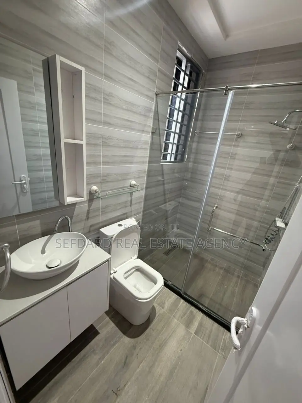 5bdrm Duplex in Lartebiokorshie for rent