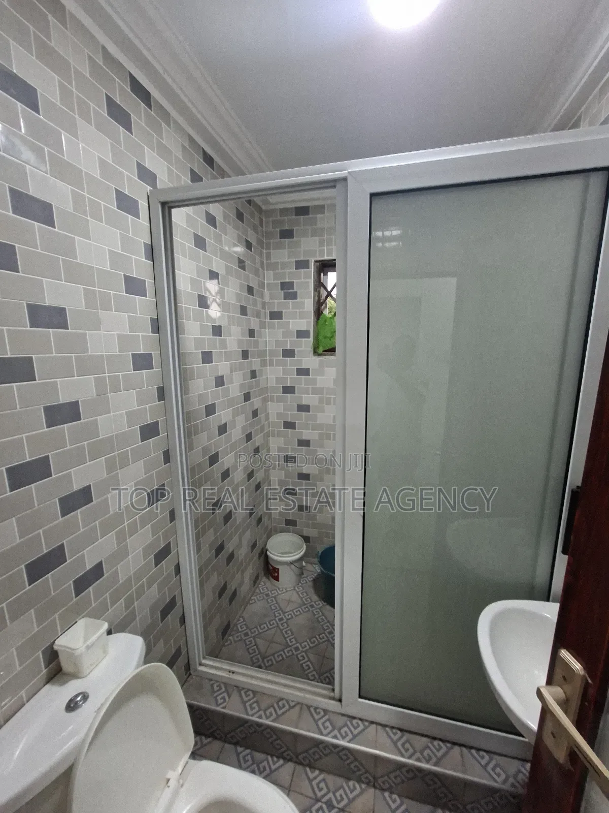 2bdrm Apartment in Danfa, Adenta for rent