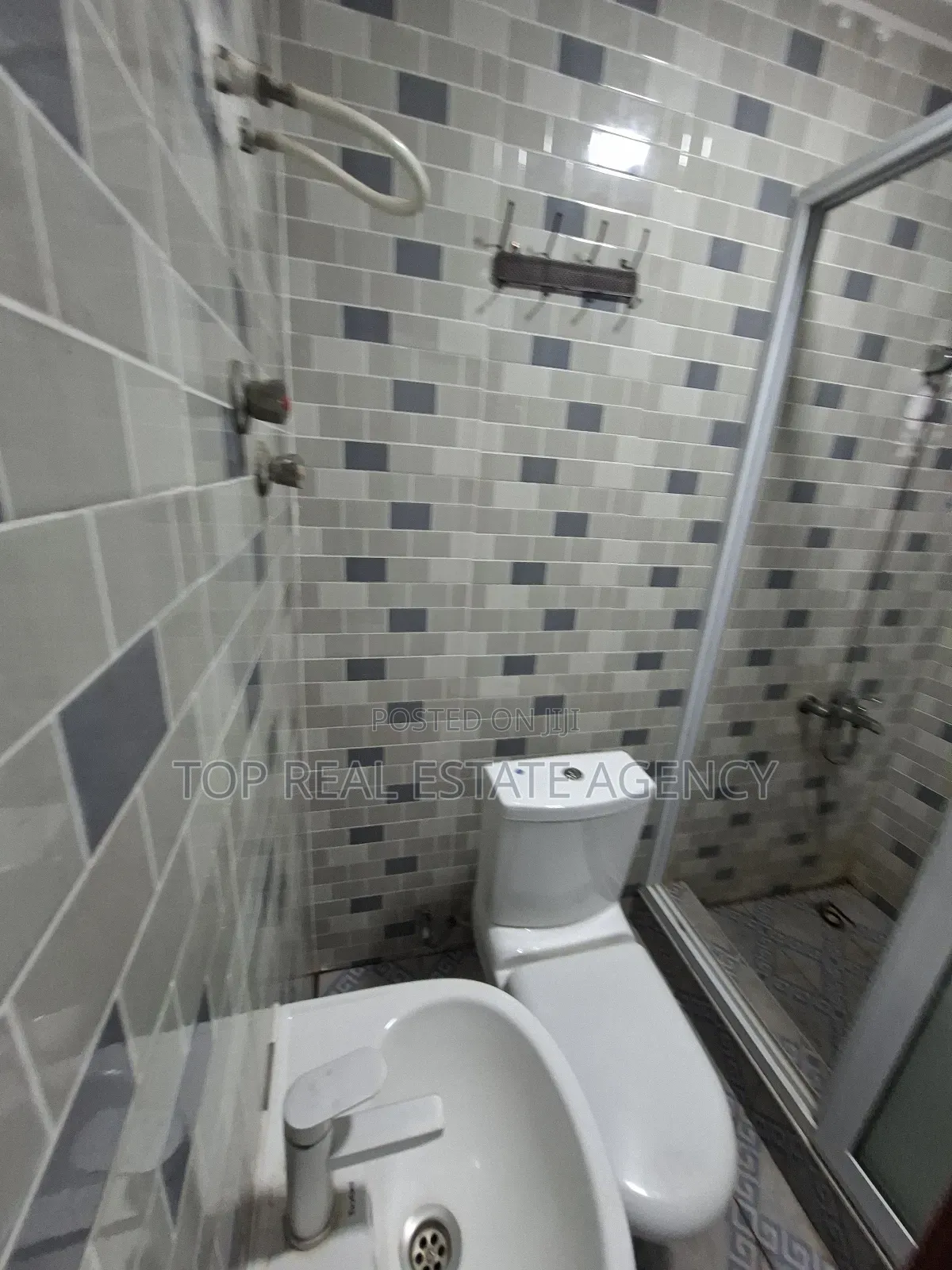 2bdrm Apartment in Danfa, Adenta for rent