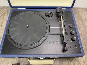 Crosley Cruiser Deluxe Portable 3-Speed Turntable/Record Player
