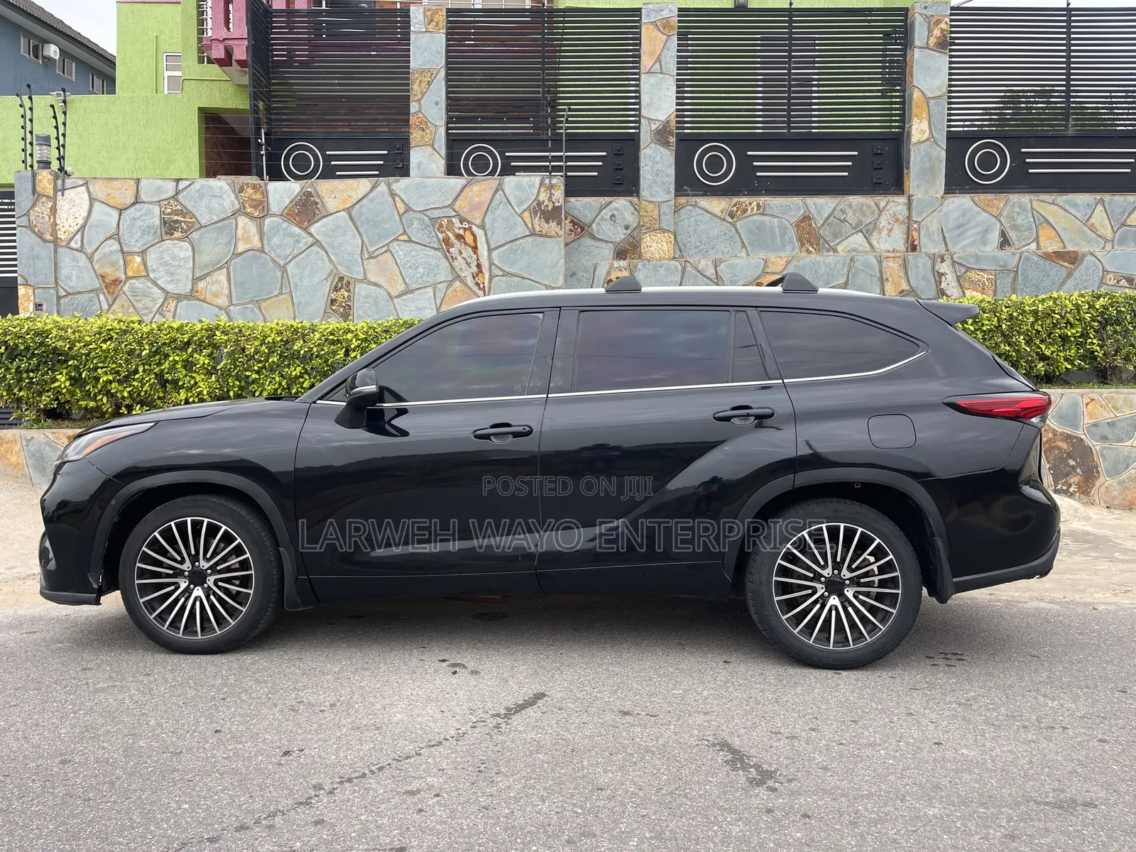 Toyota Highlander LE 2021 Black
