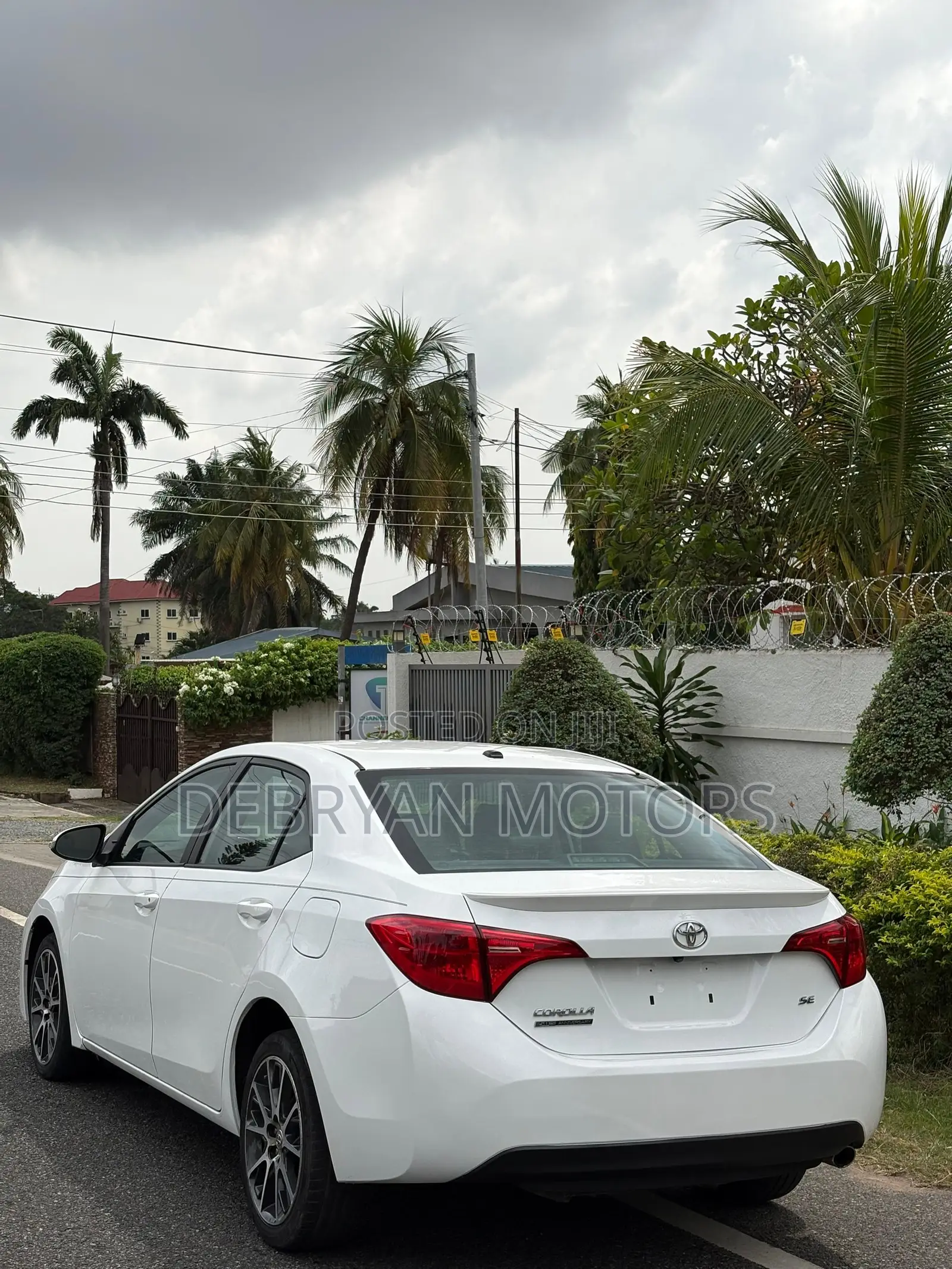 Toyota Corolla SE Special Edition 4dr Sedan (1.8L 4cyl CVT) 2017 White