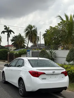 Toyota Corolla SE Special Edition 4dr Sedan (1.8L 4cyl CVT) 2017 White