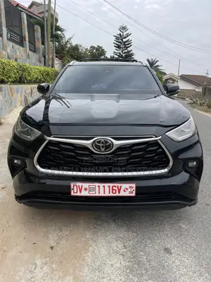 Toyota Highlander LE 2021 Black