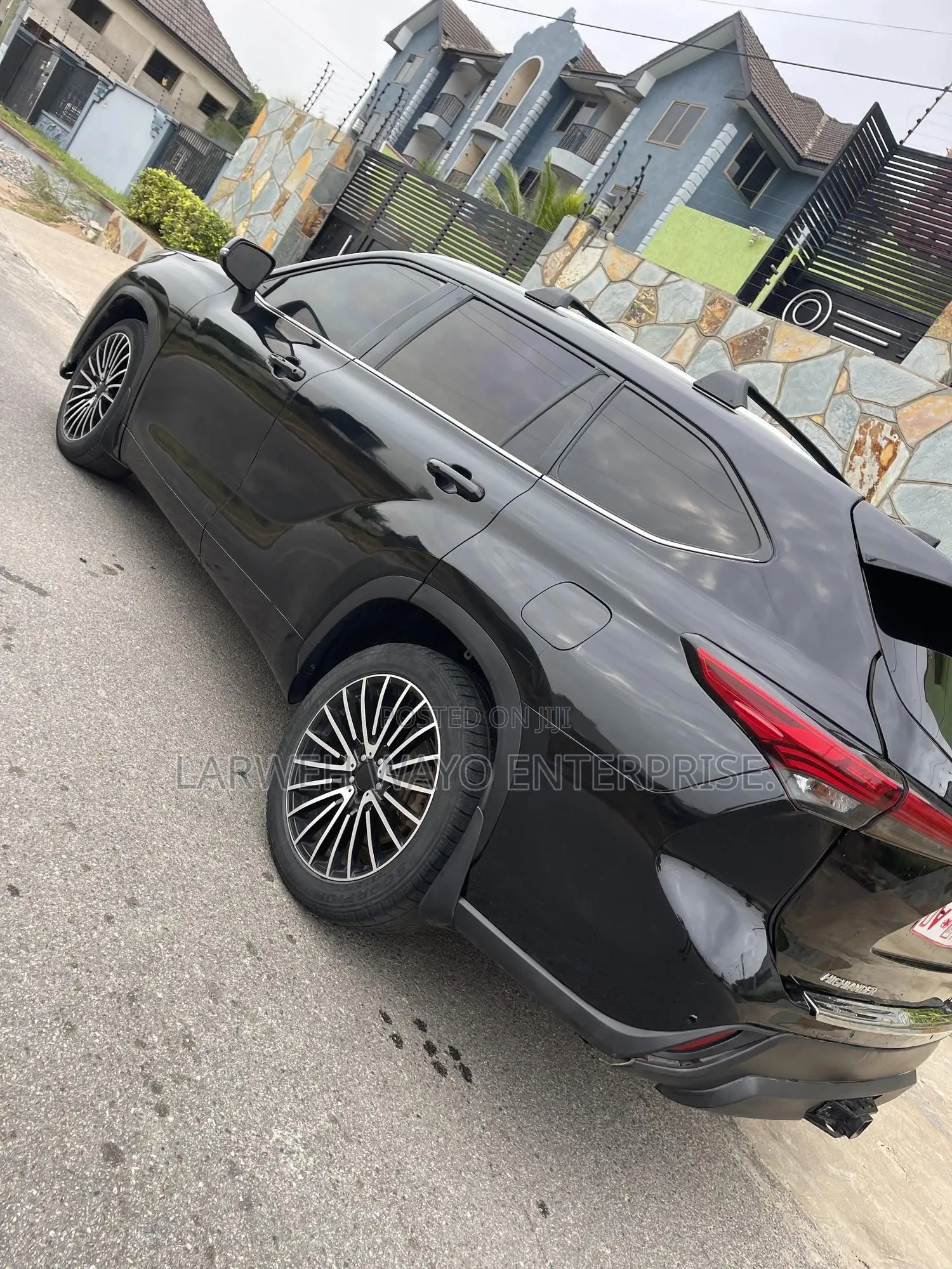 Toyota Highlander LE 2021 Black