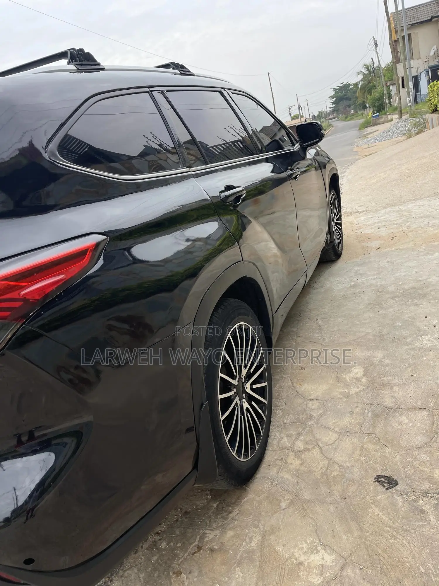 Toyota Highlander LE 2021 Black