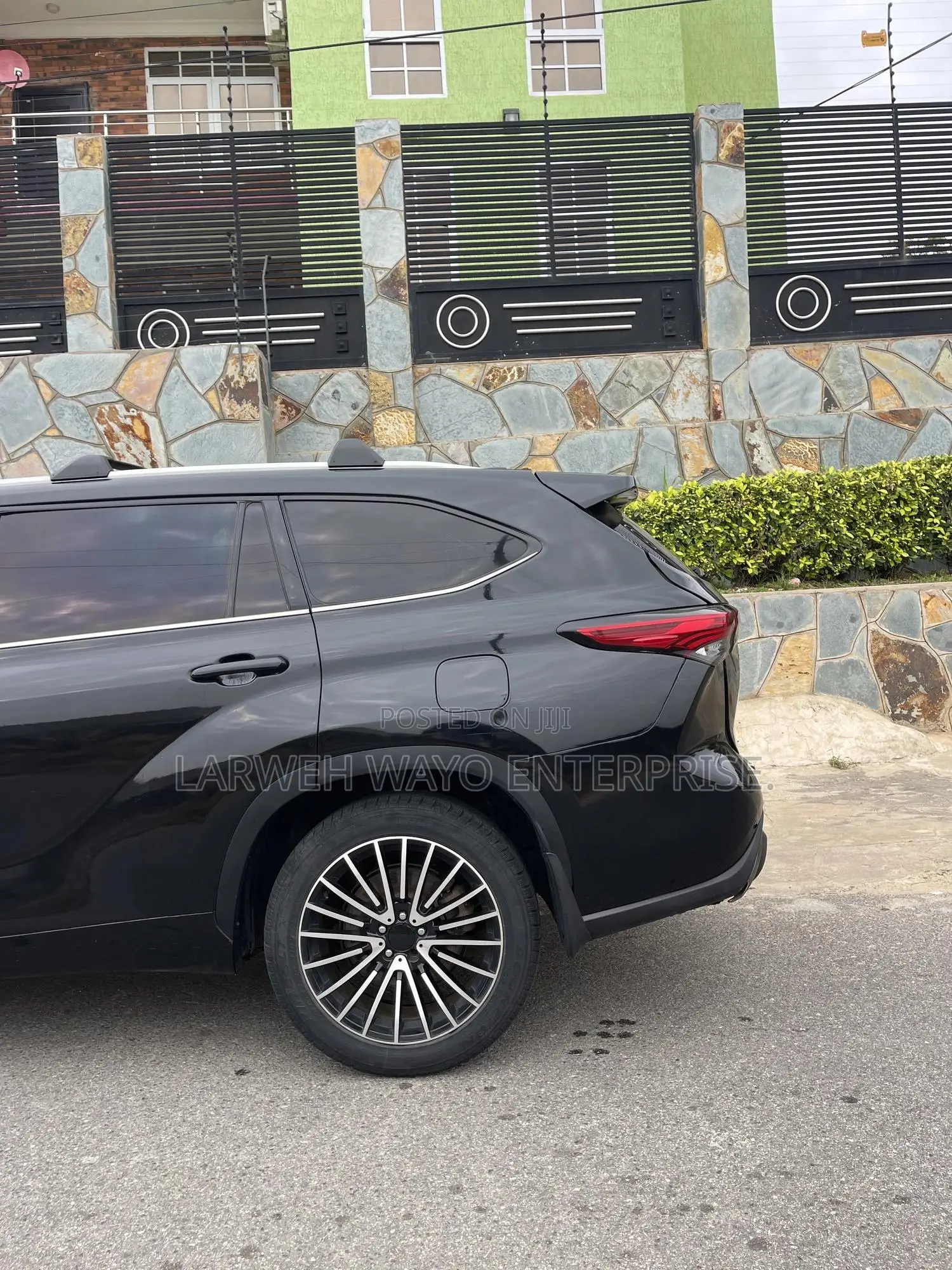 Toyota Highlander LE 2021 Black