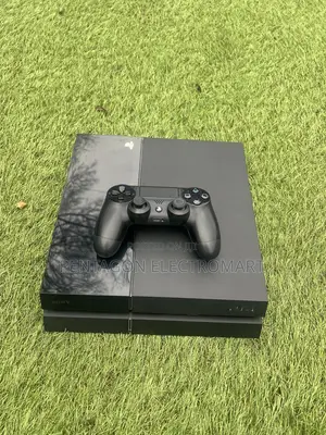 Ps4 Standard ( Read the Description)