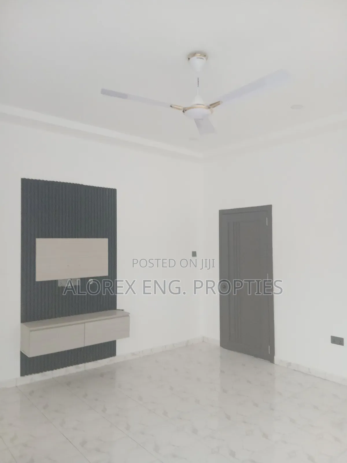 3bdrm Duplex in Near The Main Road, Oyarifa for sale