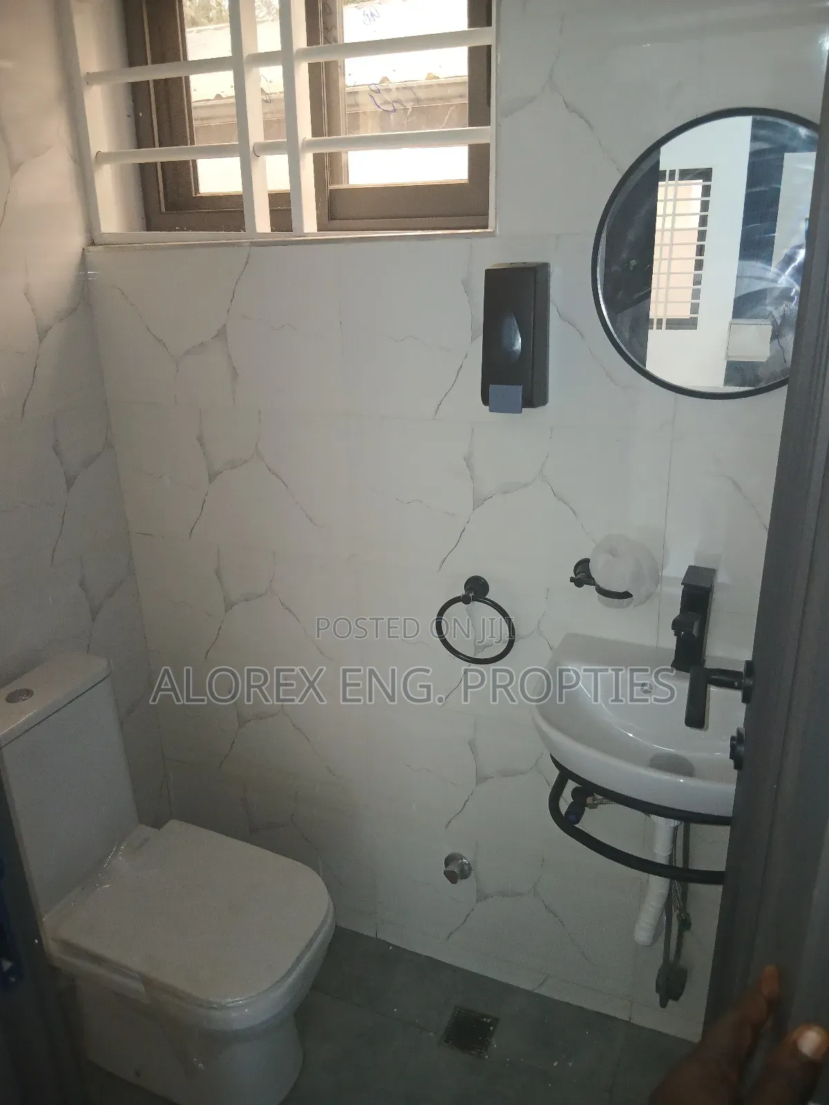 3bdrm Duplex in Near The Main Road, Oyarifa for sale