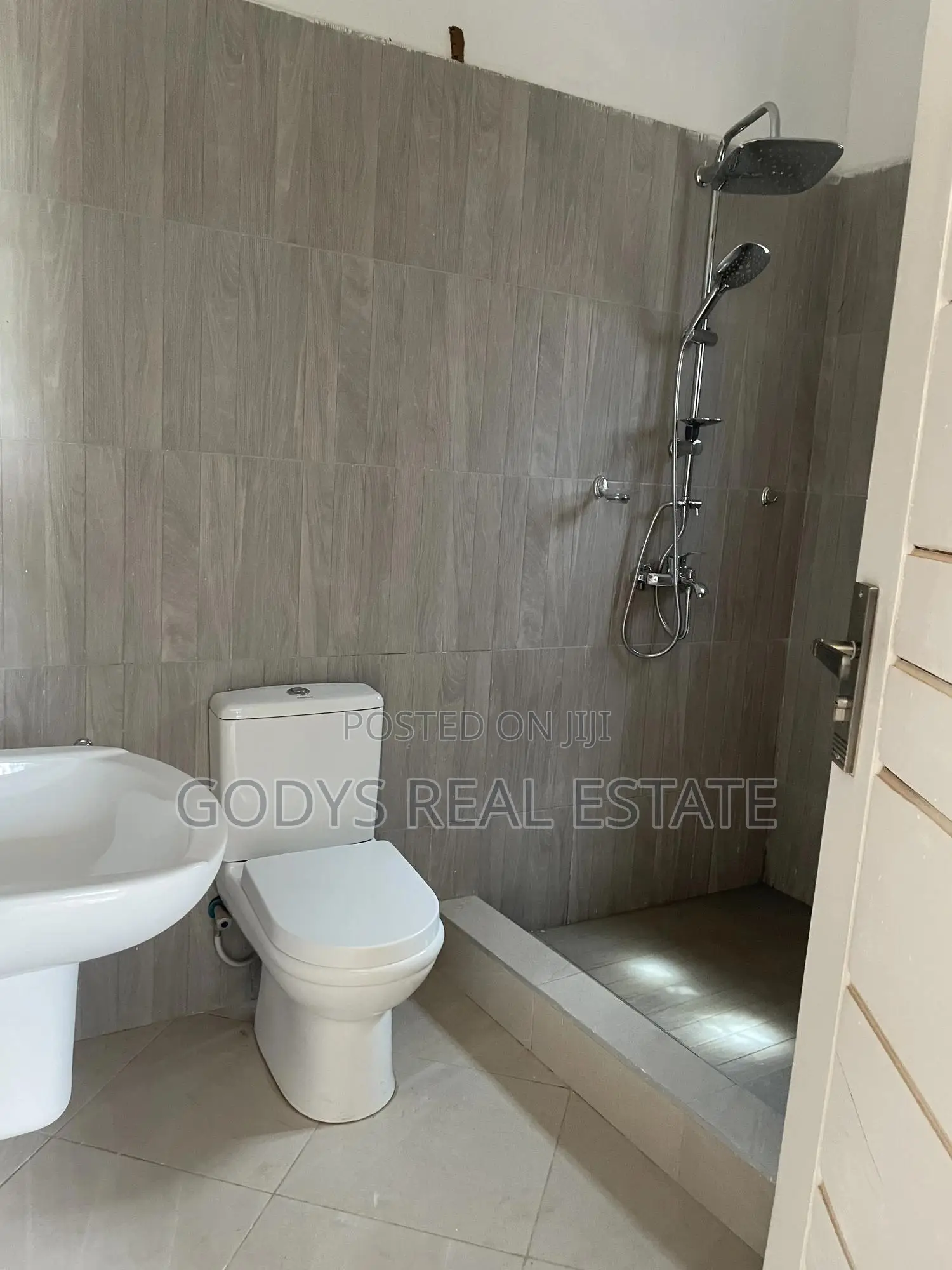 3bdrm House in Libarian Camp, Gomoa East for sale