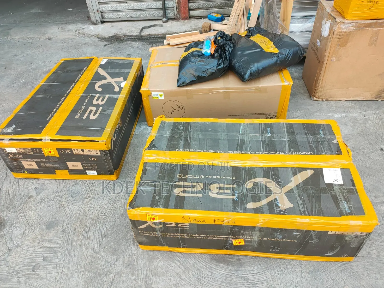 Behringer X32 Digital Mixer 40 Input Channels 99% New