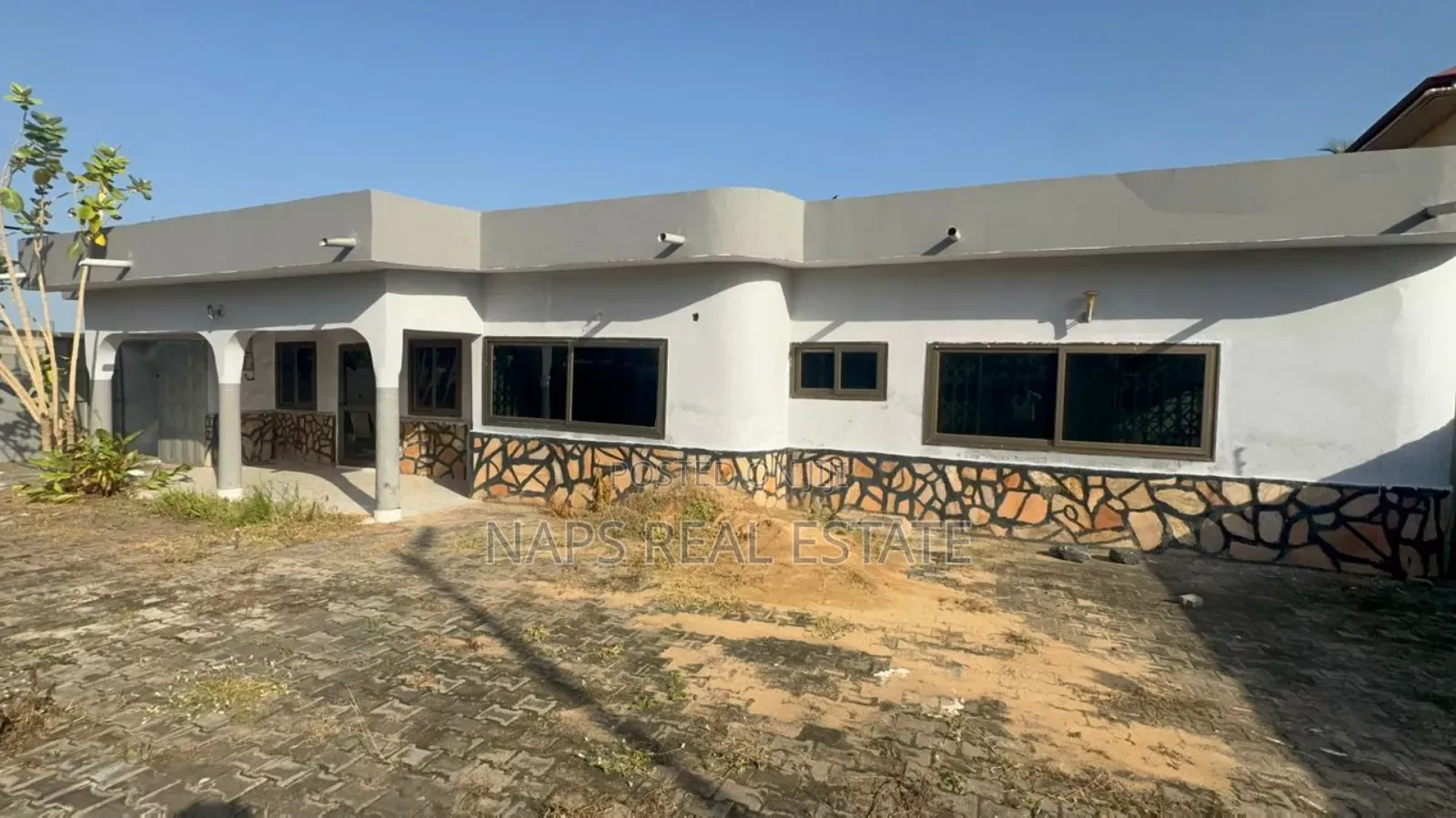 4bdrm House in Naps Real Estate, Tema Metropolitan for rent