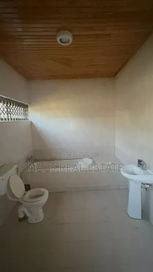 4bdrm House in Naps Real Estate, Tema Metropolitan for rent