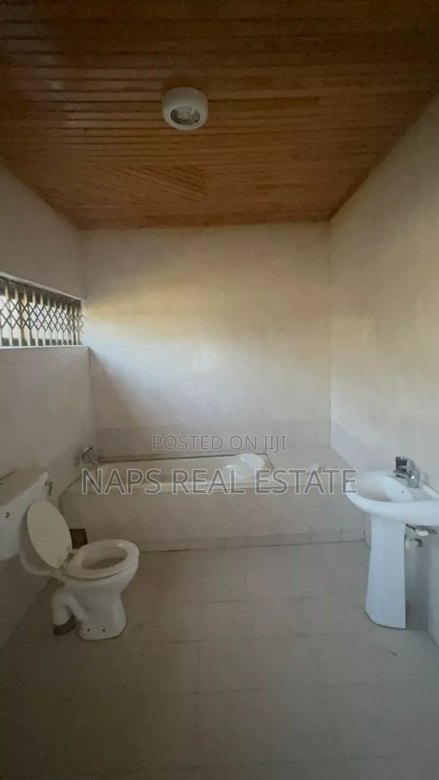 4bdrm House in Naps Real Estate, Tema Metropolitan for rent