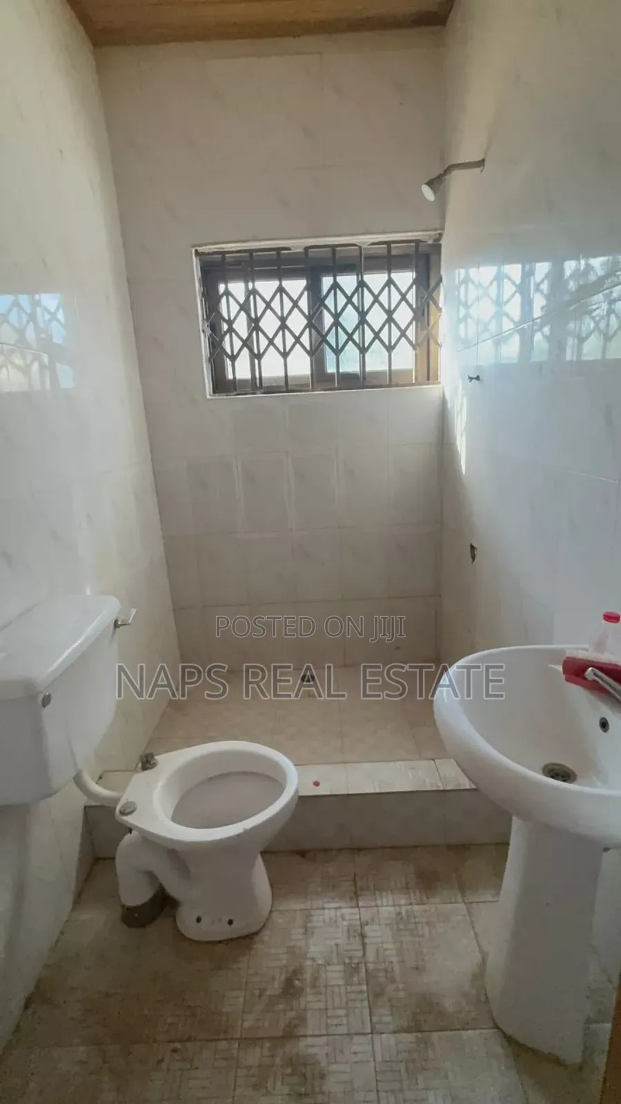 4bdrm House in Naps Real Estate, Tema Metropolitan for rent