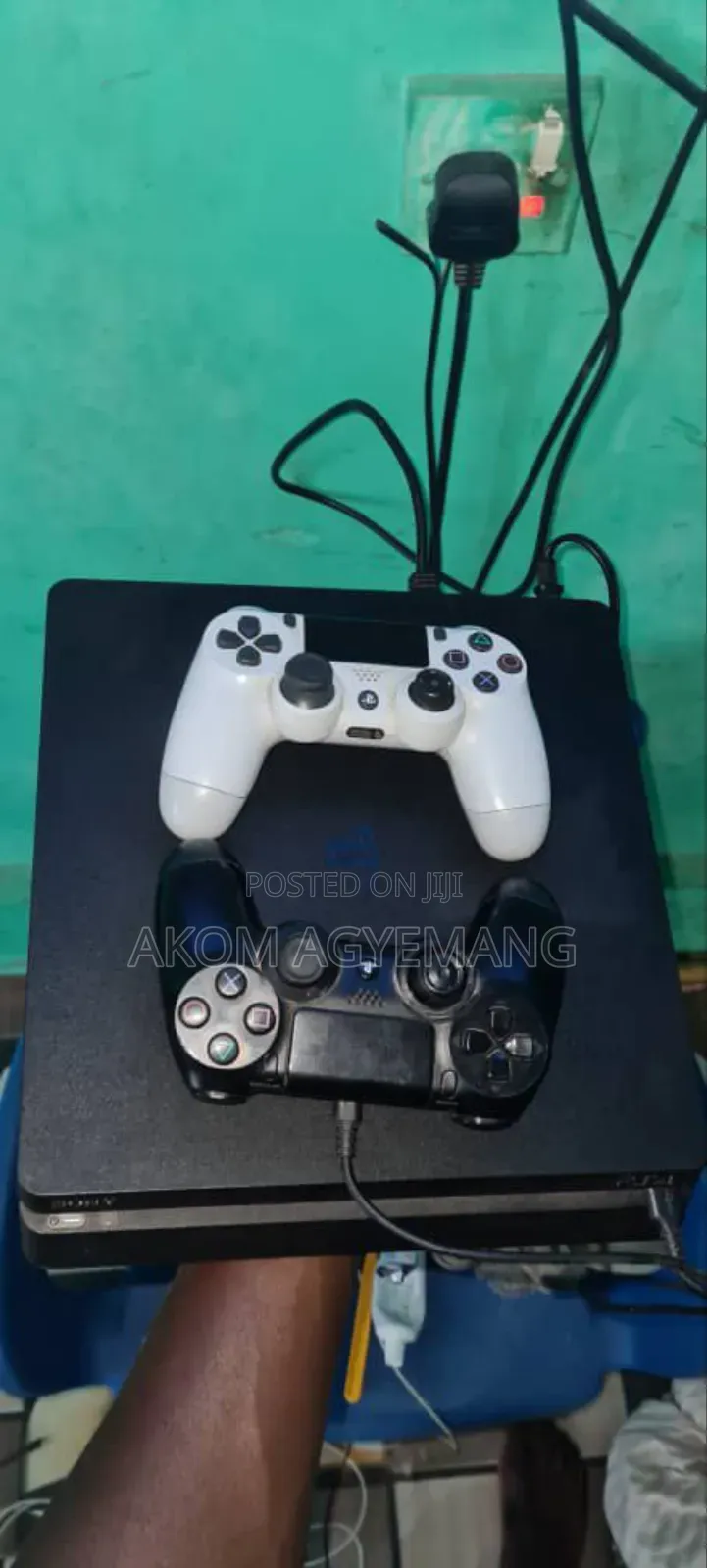 Ps4 Slim Account With 5 Games and Two Controllers