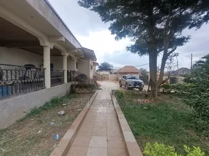 7bdrm House in Kumasi Metropolitan for sale