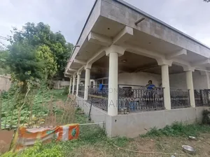 7bdrm House in Kumasi Metropolitan for sale