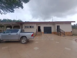 7bdrm House in Kumasi Metropolitan for sale