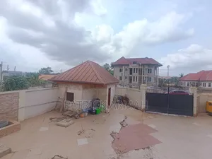 7bdrm House in Kumasi Metropolitan for sale