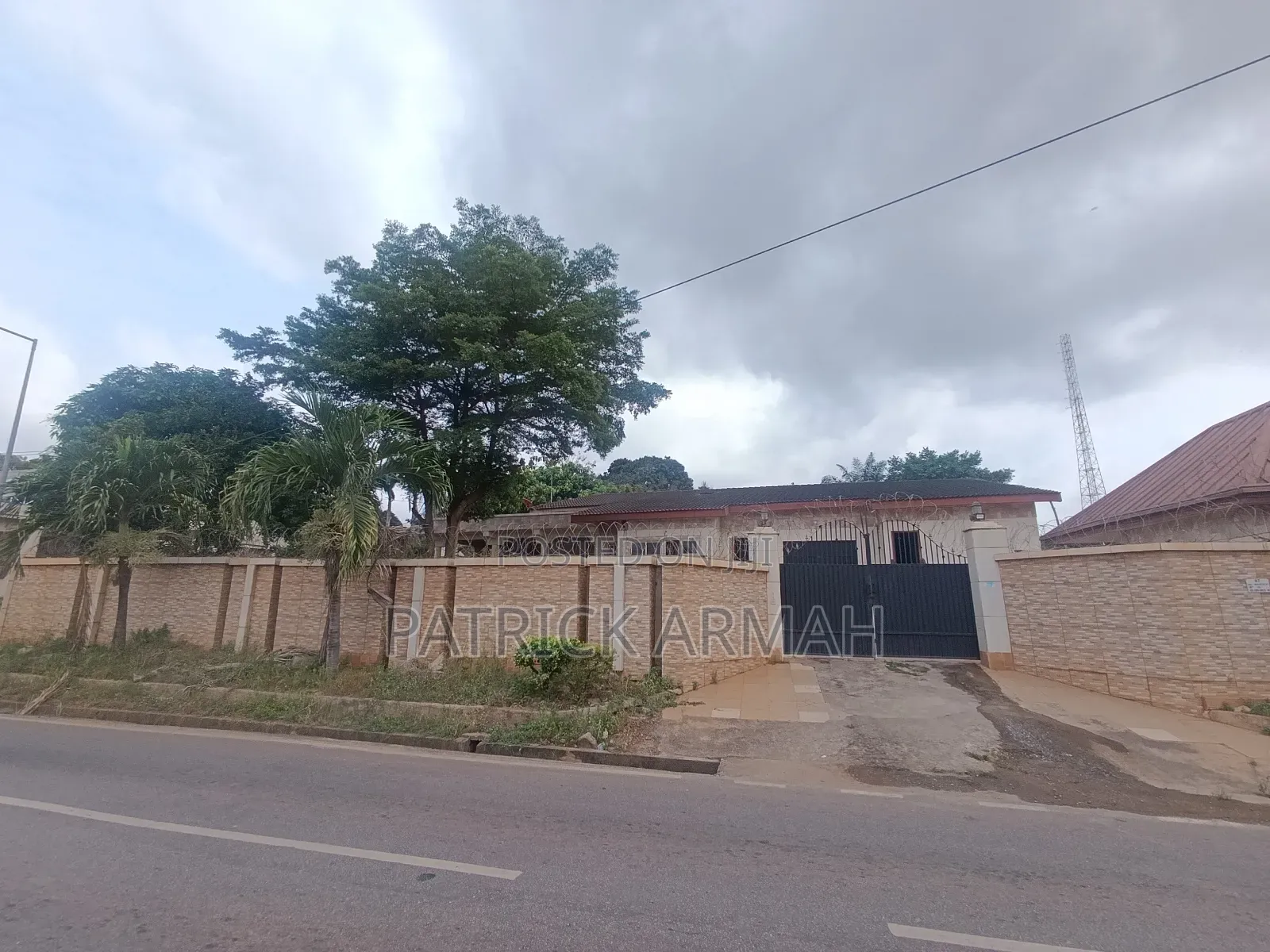 7bdrm House in Kumasi Metropolitan for sale