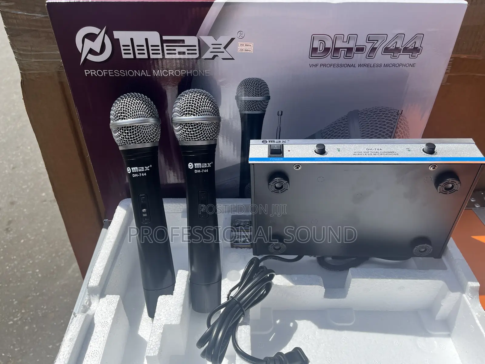 Max Dh-744 VHF Professional Wireless Dual Channel Microphone Receiver.