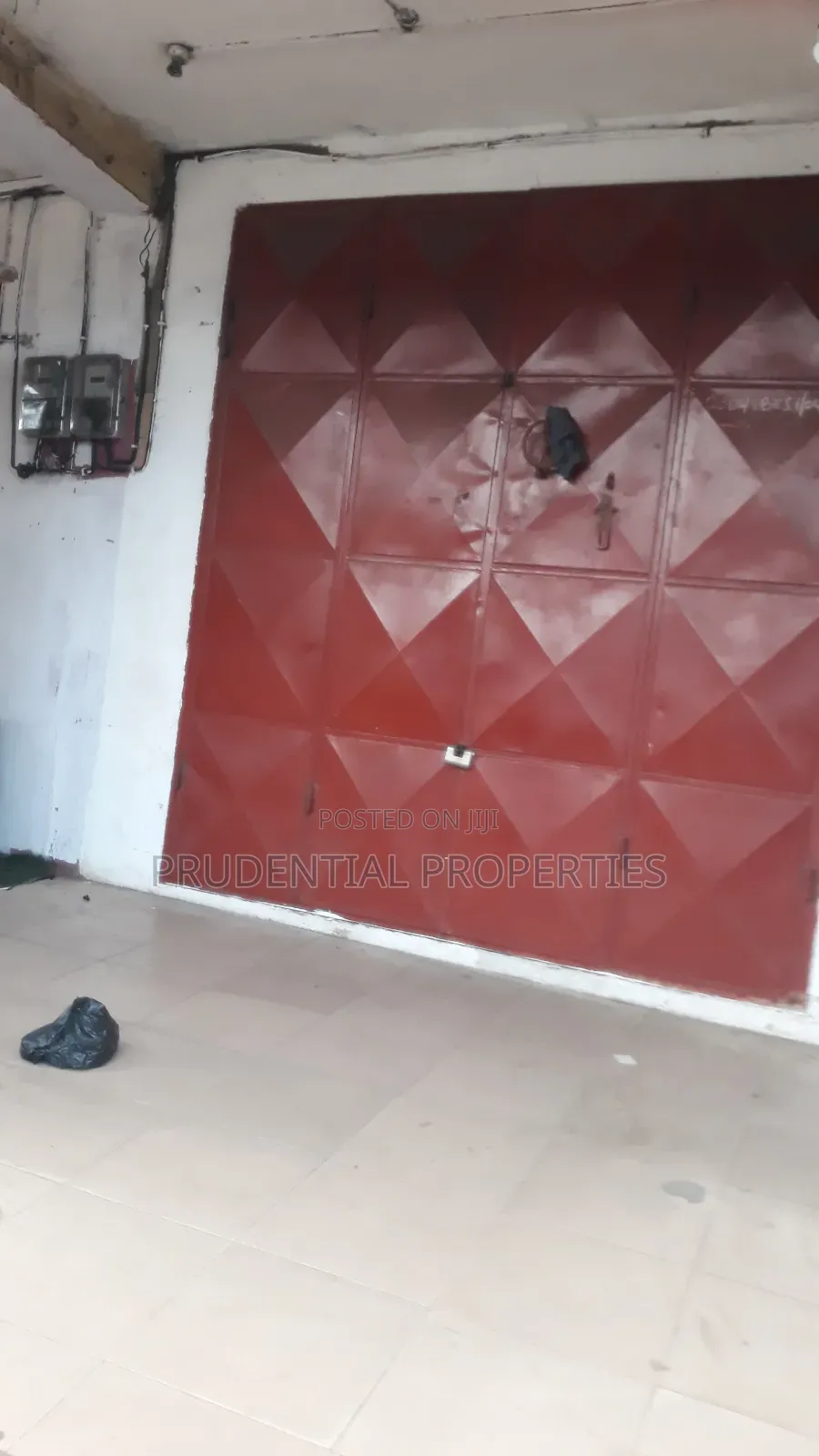 Large Shop for Rent at Lapaz