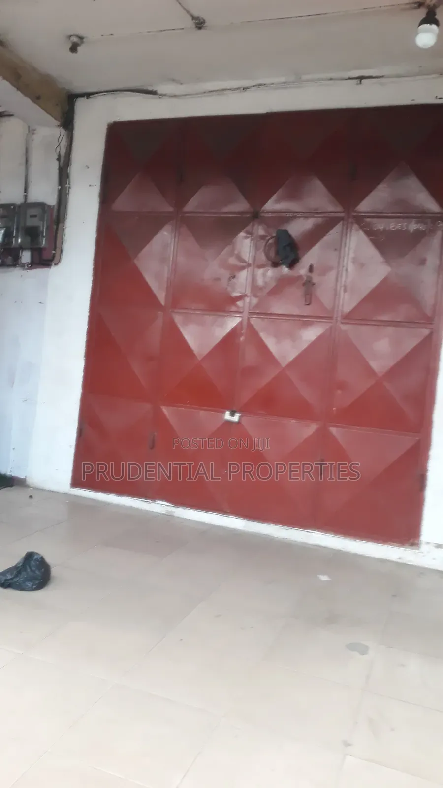 Large Shop for Rent at Lapaz