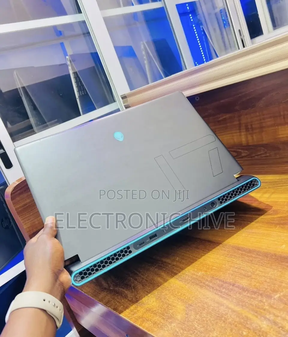 Laptop Dell Alienware M17 R5 16GB AMD Ryzen 7 SSD 512GB