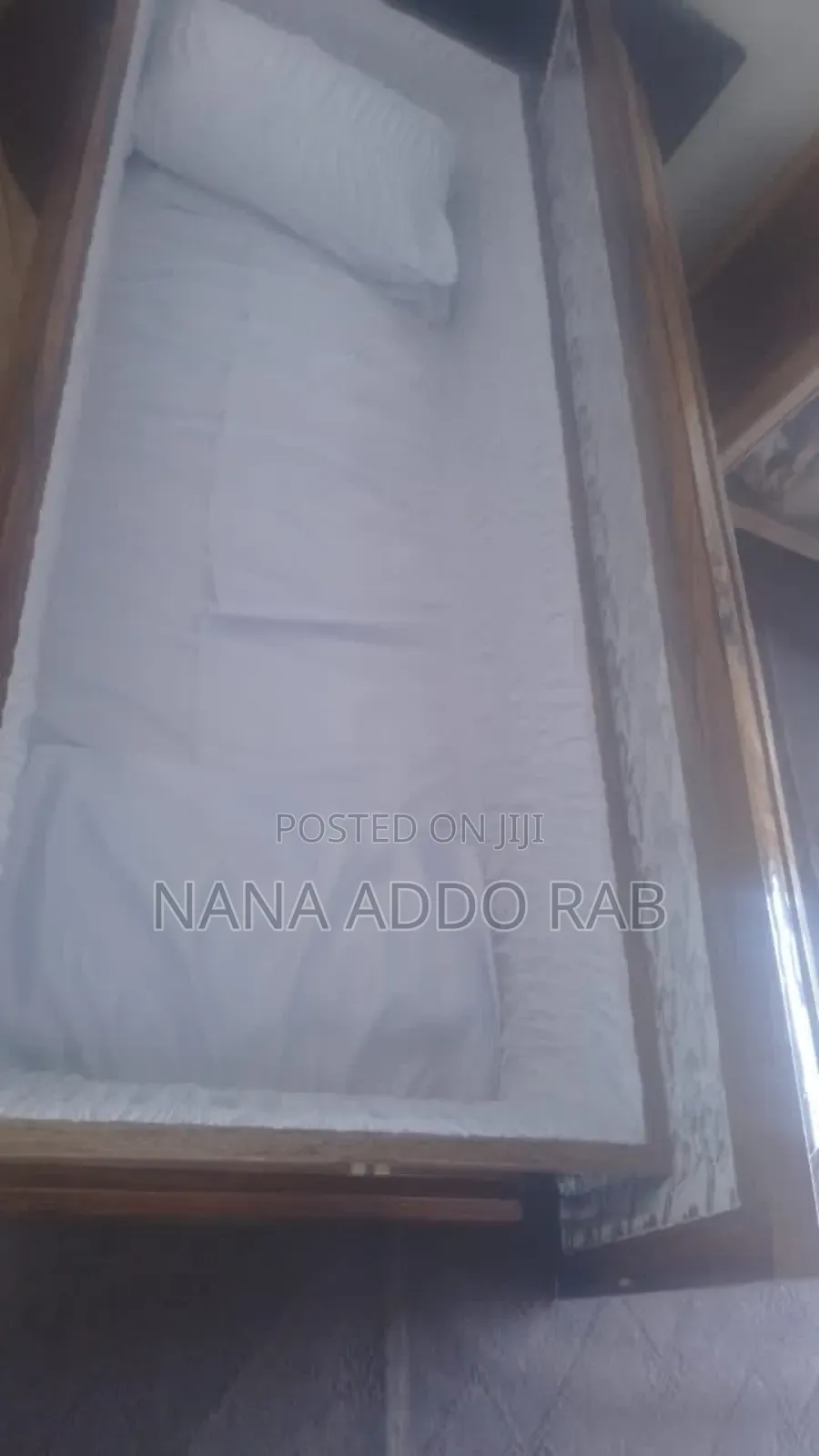 Polished Wood Casket Without Bar and Very Affordable, Quantity Coffin