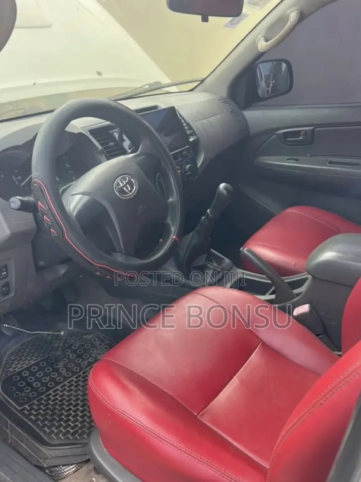 Toyota Hilux 2014 White