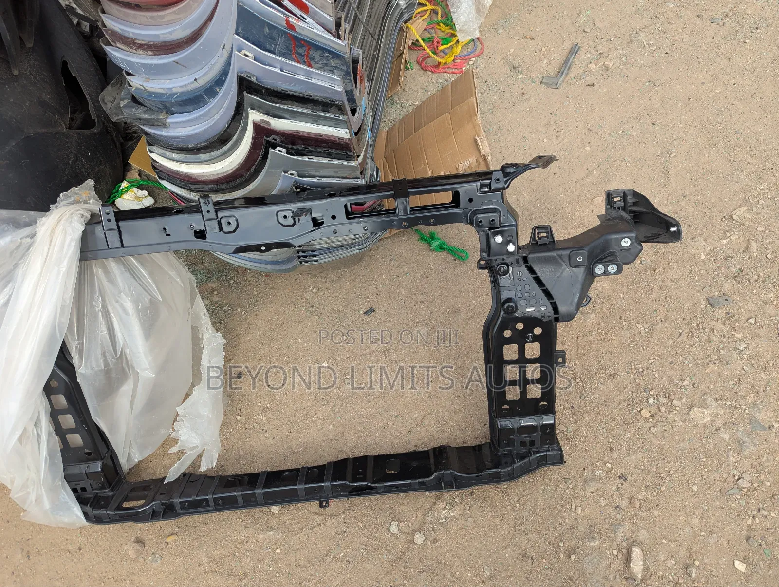 Hyundai Santa Fe 2013,2014,2015,2016,2017 Radiator Support