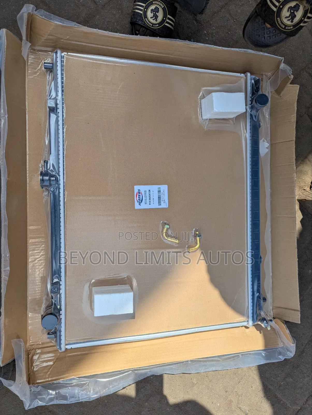 Mitsubishi Pajero 2009,2010,2011,2012,2013,2014 Radiator / Water Tank